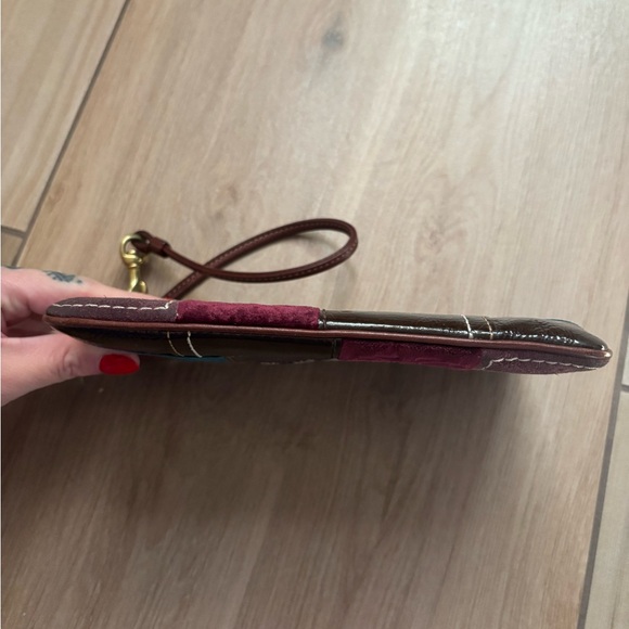 coach vintage holiday edition patchwork wristlet - Picture 6 of 7